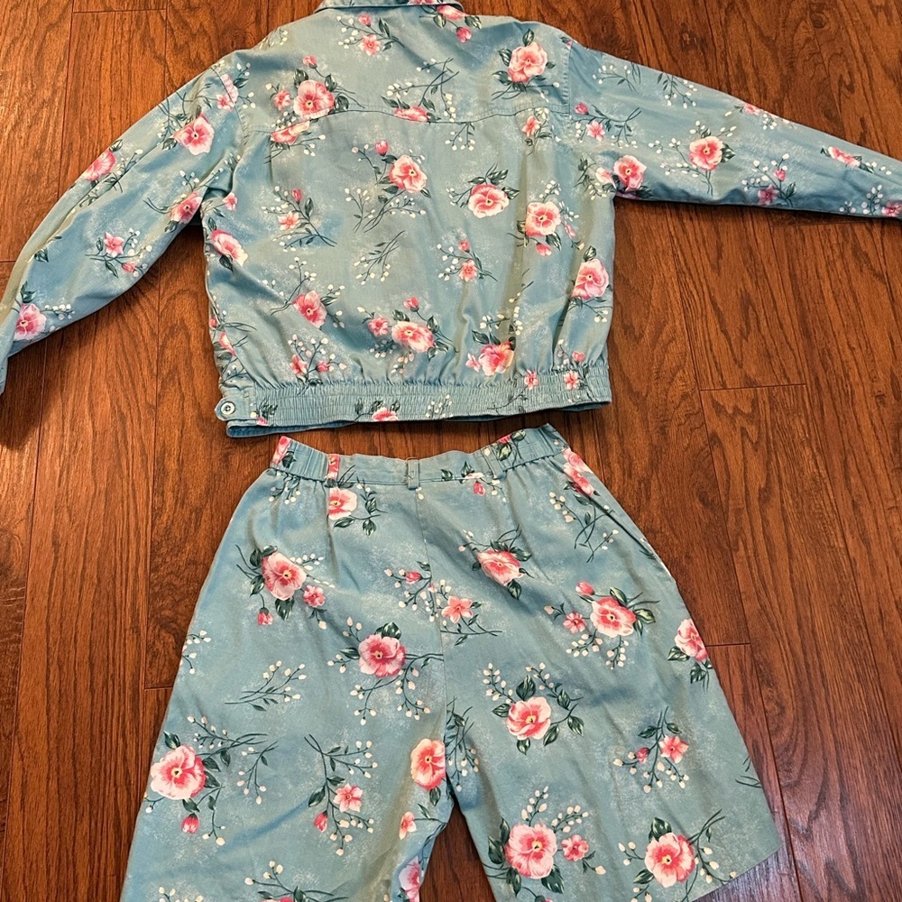 Jantzen Blue and Pink Bermuda Shorts Floral Pattern - Picture 7 of 7